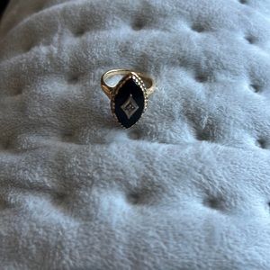 Black Onyx Ring w/small diamond, 14k gold band. Size 6 Some prongs missing c pic